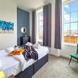 Margaret's Ground By Fortuna Apartment